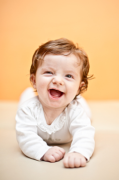 无论宝宝脸上的红肿是由哪种因引起的,保持宝宝的皮肤清洁和湿润,并及时就医